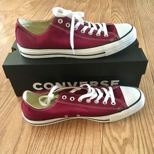 ⭐️Maroon Converse all star⭐️